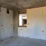 תמונה של בית בעבודות חשמל